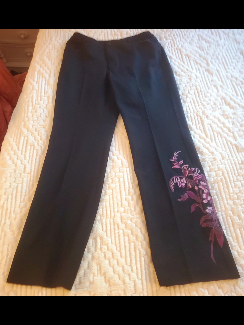 Size 8 Dana Buchman Black Wide-Leg Pants with Purple Floral Motif